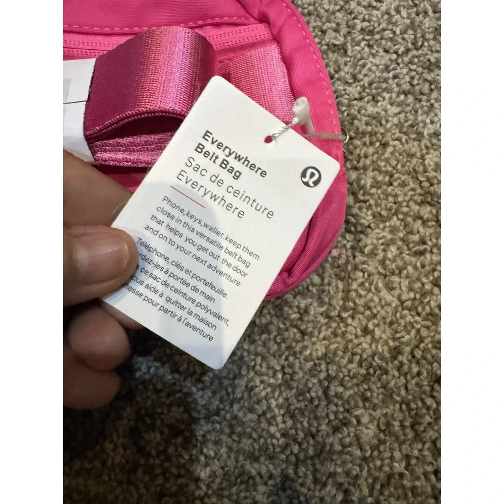 Lululemon everywhere belt‎ bag in sonic pink NWT 1L